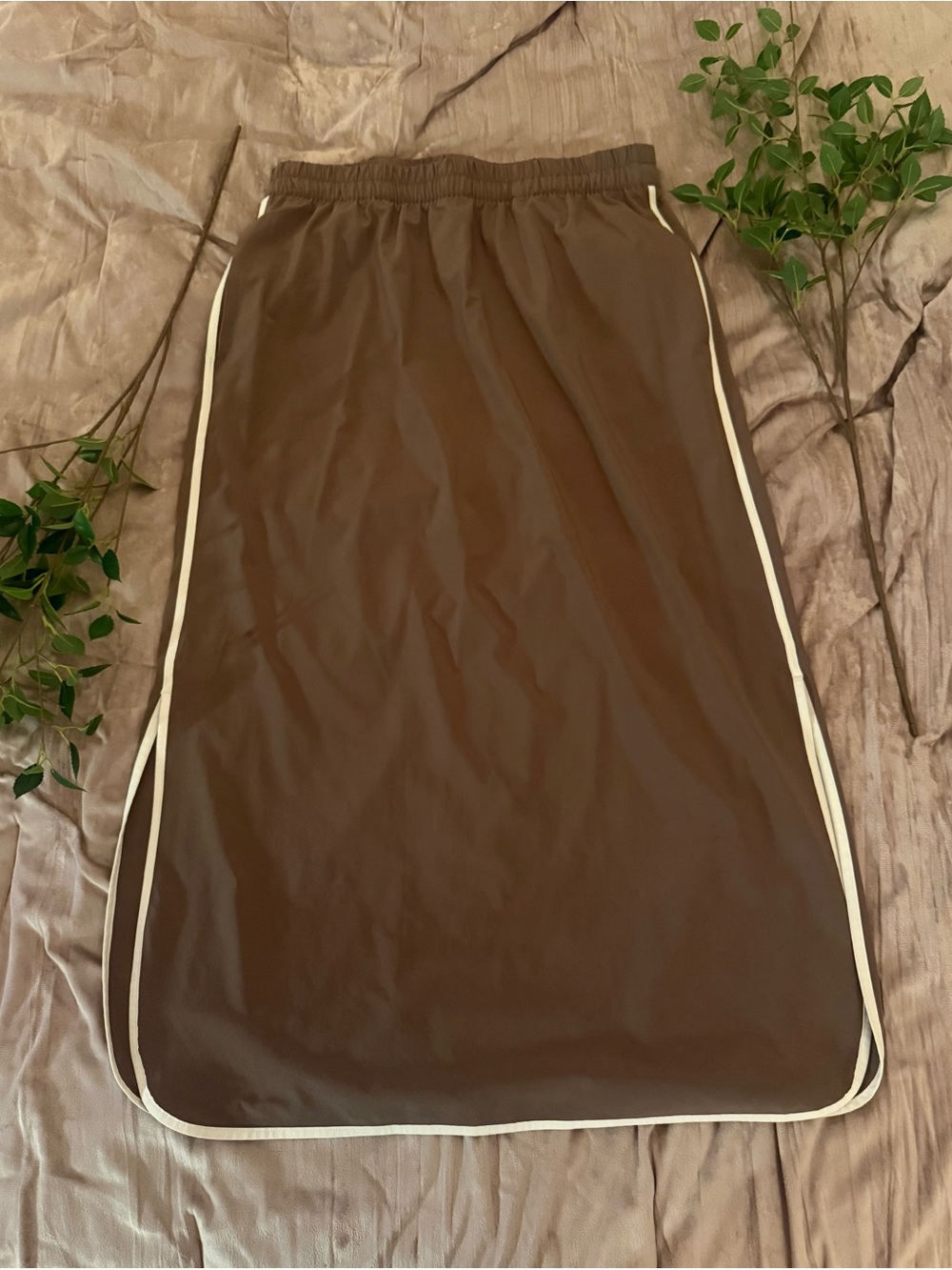 Athleta Size 12 Taupe/Brown Midi Skirt